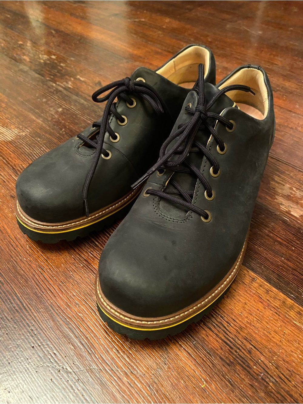 EUC Samuel Hubbard Nubuck Leather Lace Up Dress Fast Shoe w/ Vibram Sole